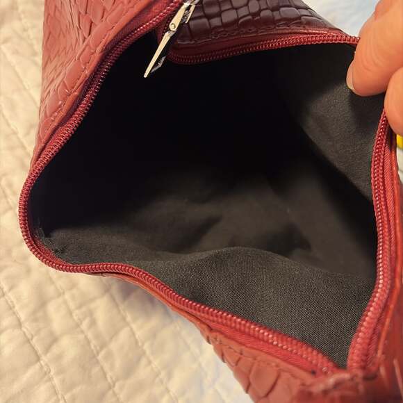 Burgundy Ladies' Vintage & Minimalist Leisure Faux Woven Leather Bag - Picture 4 of 4